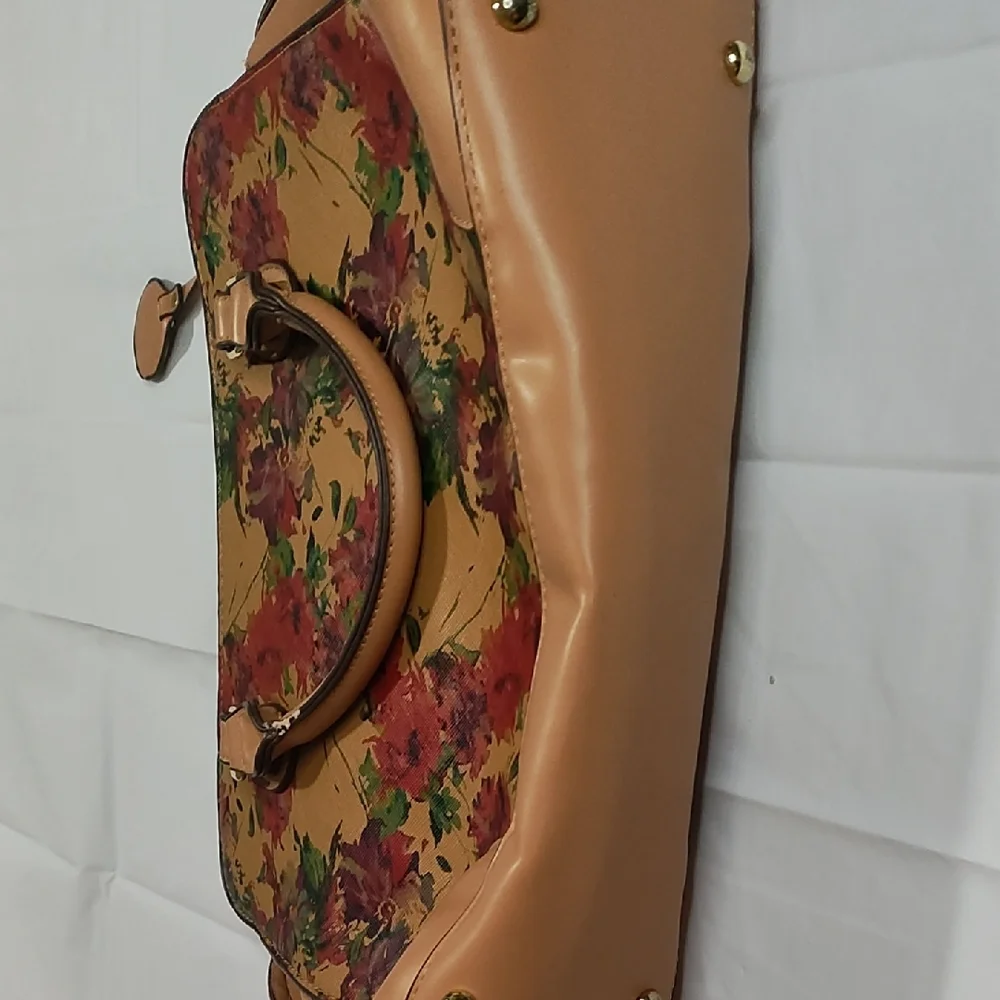 Adrienne‎ Vittadini Tan and Red Shoulder Bag with Floral Design